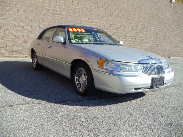 2002 Lincoln Town Car SLT1 AWD