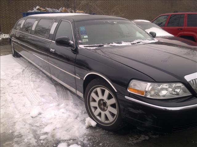 2003 Lincoln Town Car 2.0 S FWD