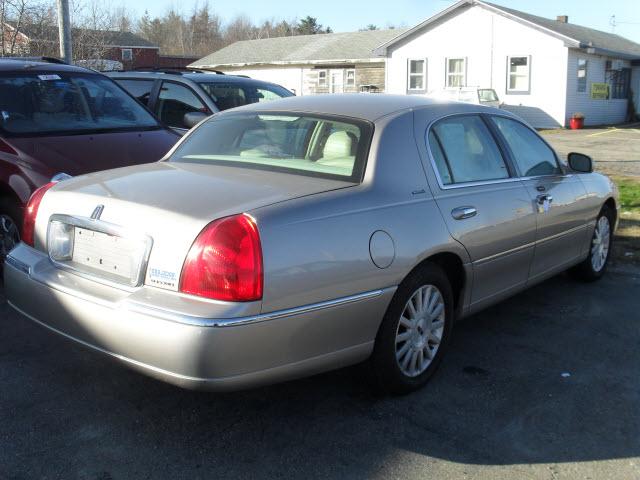2003 Lincoln Town Car DOWN 4.9 WAC