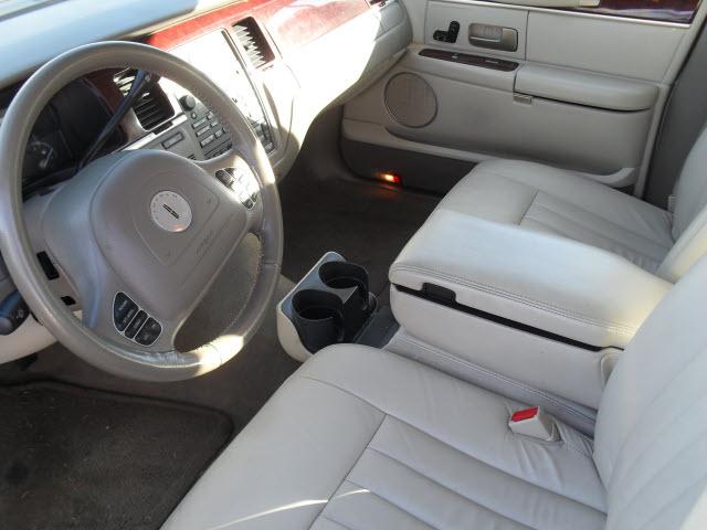 2003 Lincoln Town Car DOWN 4.9 WAC