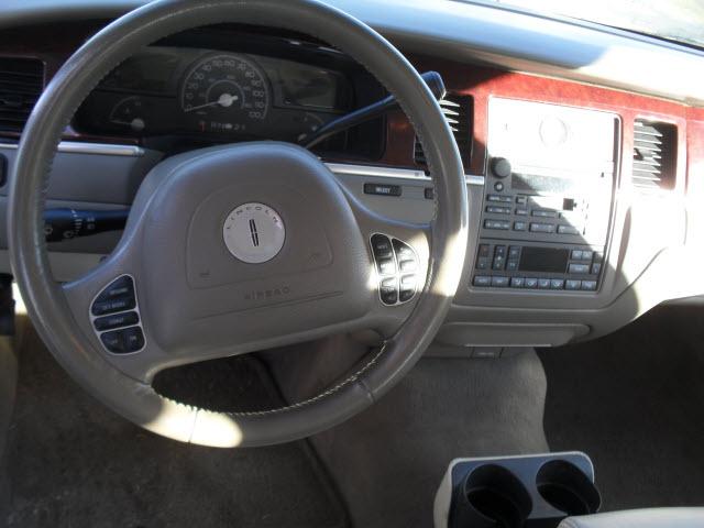 2003 Lincoln Town Car DOWN 4.9 WAC