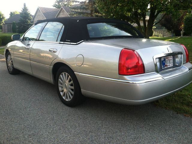 2003 Lincoln Town Car DOWN 4.9 WAC