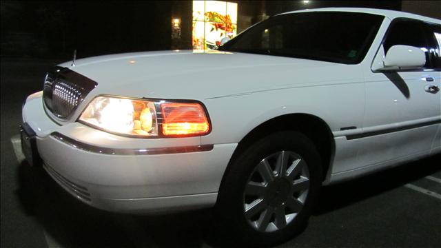 2003 Lincoln Town Car Unknown