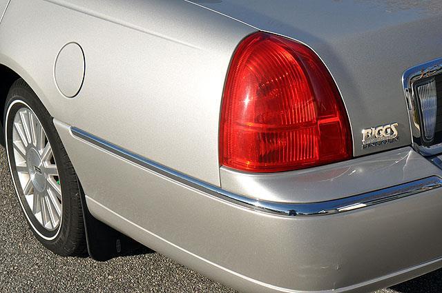 2003 Lincoln Town Car DOWN 4.9 WAC