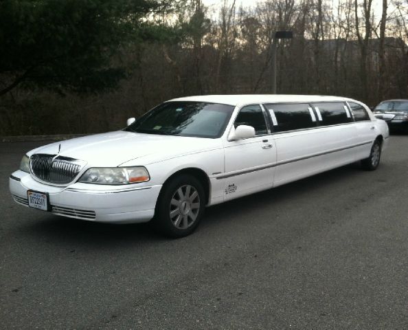 2003 Lincoln Town Car 4X4 SLE Regular Cab