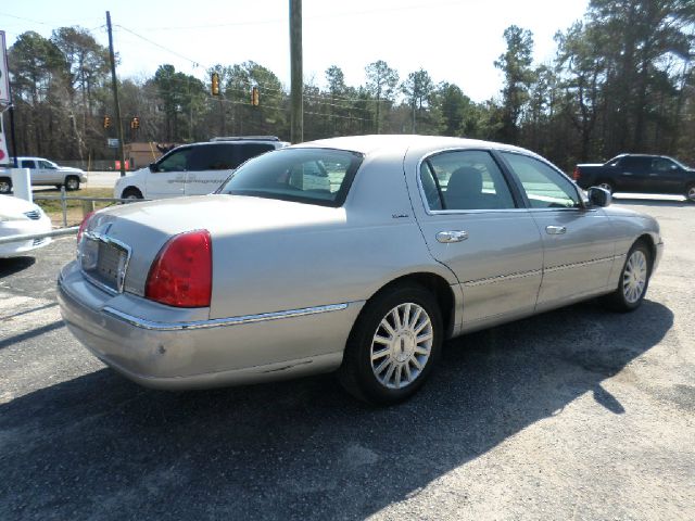 2003 Lincoln Town Car Unknown