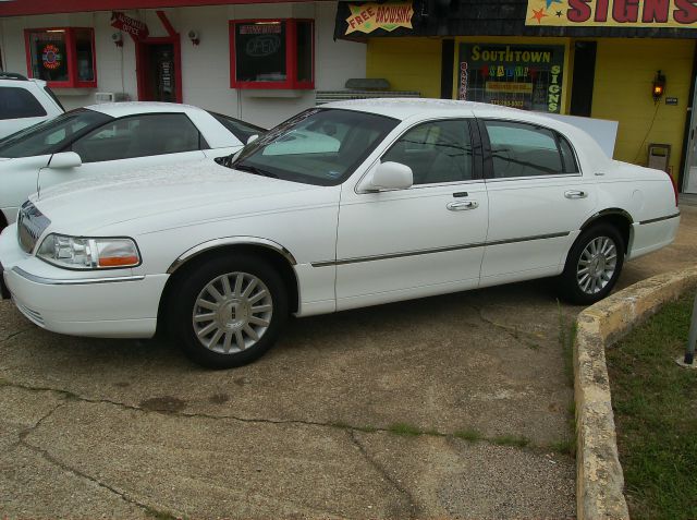 2003 Lincoln Town Car DOWN 4.9 WAC
