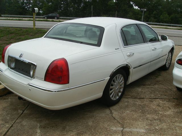 2003 Lincoln Town Car DOWN 4.9 WAC