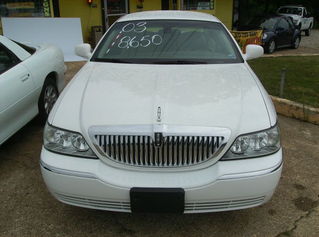 2003 Lincoln Town Car DOWN 4.9 WAC