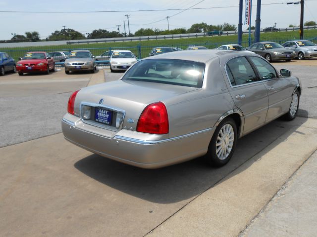 2003 Lincoln Town Car DOWN 4.9 WAC