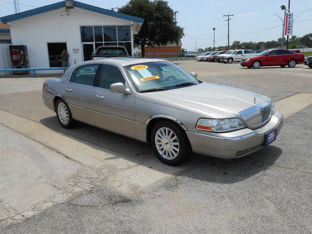2003 Lincoln Town Car DOWN 4.9 WAC