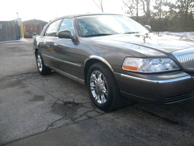2003 Lincoln Town Car SLT1 AWD