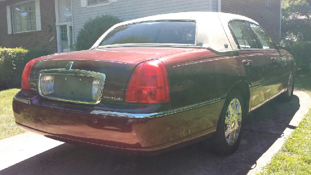 2003 Lincoln Town Car 4B
