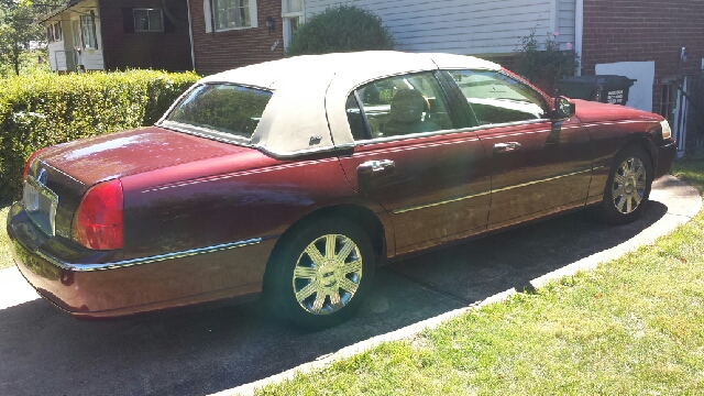2003 Lincoln Town Car 4B