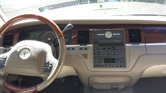 2003 Lincoln Town Car 4B