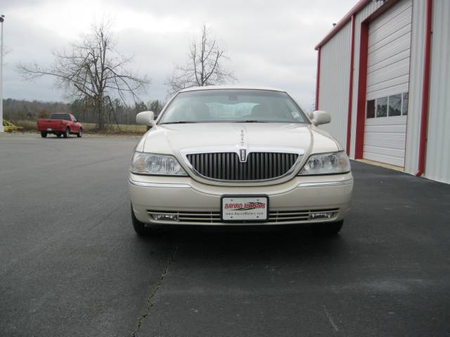 2003 Lincoln Town Car SLT1 AWD
