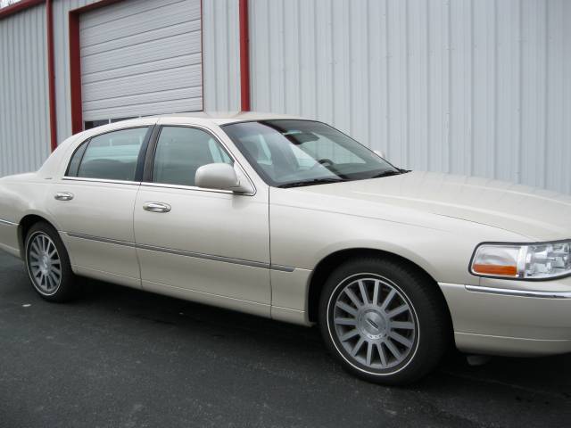 2003 Lincoln Town Car SLT1 AWD