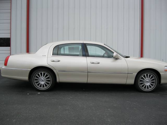 2003 Lincoln Town Car SLT1 AWD