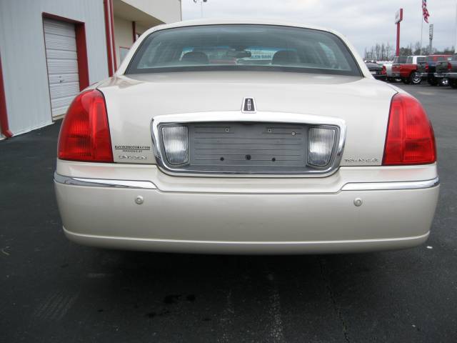 2003 Lincoln Town Car SLT1 AWD