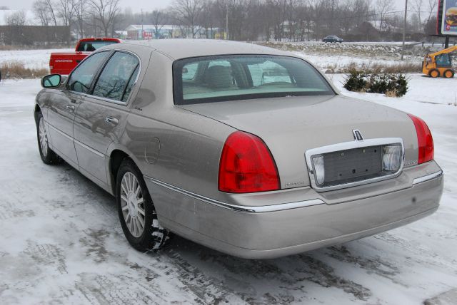 2003 Lincoln Town Car DOWN 4.9 WAC