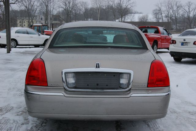2003 Lincoln Town Car DOWN 4.9 WAC