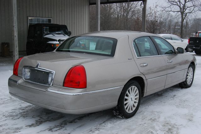 2003 Lincoln Town Car DOWN 4.9 WAC