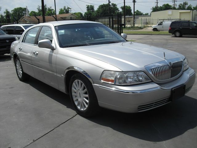 2003 Lincoln Town Car DOWN 4.9 WAC