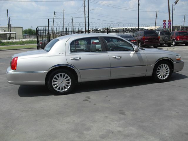 2003 Lincoln Town Car DOWN 4.9 WAC