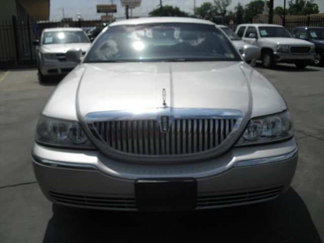 2003 Lincoln Town Car DOWN 4.9 WAC