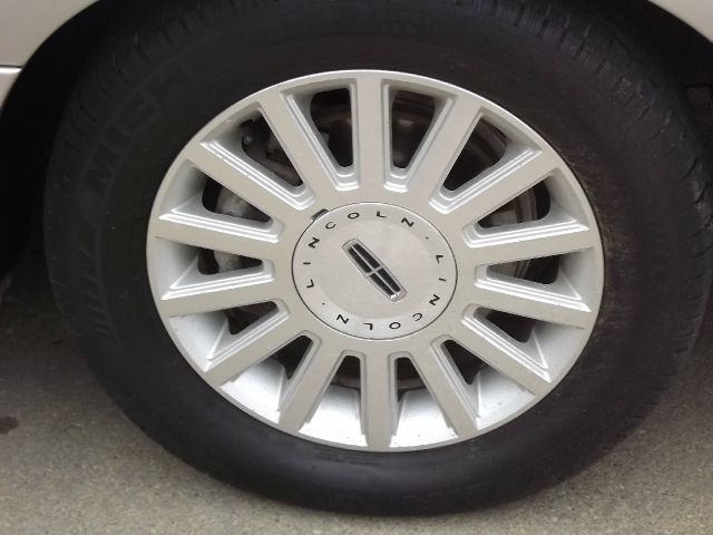 2003 Lincoln Town Car DOWN 4.9 WAC