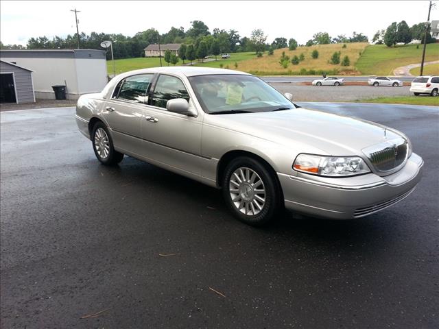 2003 Lincoln Town Car Unknown