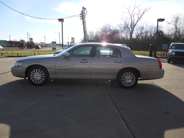 2003 Lincoln Town Car DOWN 4.9 WAC