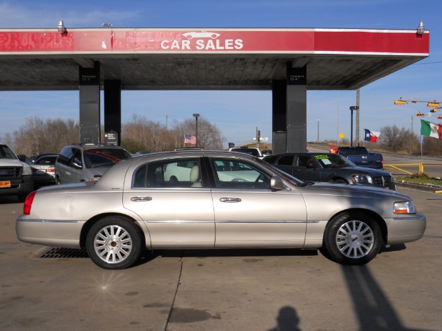 2003 Lincoln Town Car DOWN 4.9 WAC