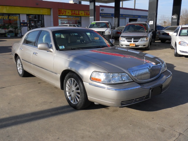 2003 Lincoln Town Car DOWN 4.9 WAC