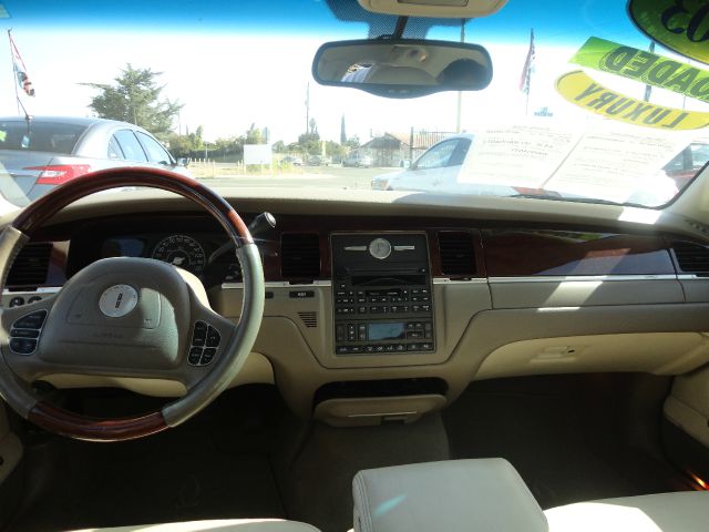 2003 Lincoln Town Car 4B