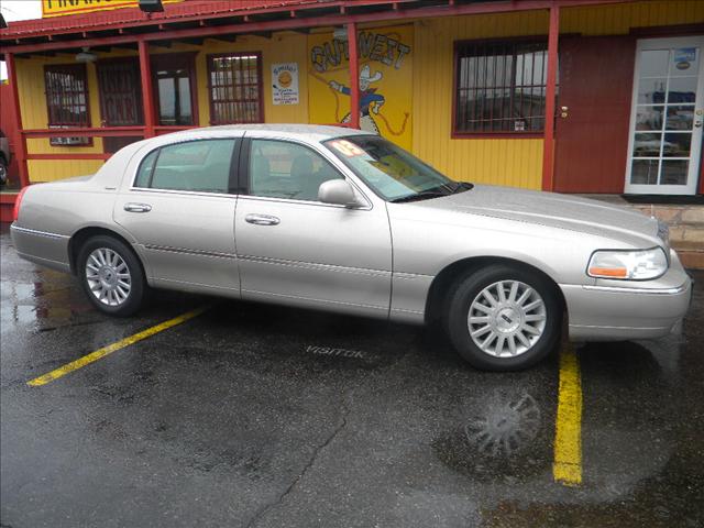 2003 Lincoln Town Car DOWN 4.9 WAC