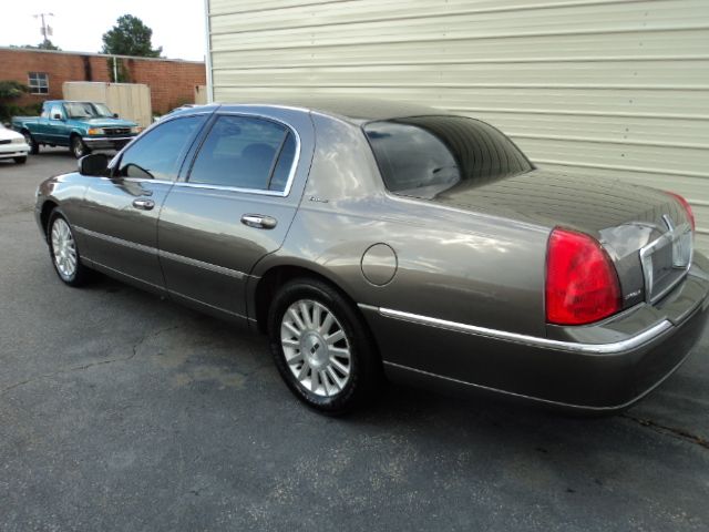 2003 Lincoln Town Car DOWN 4.9 WAC