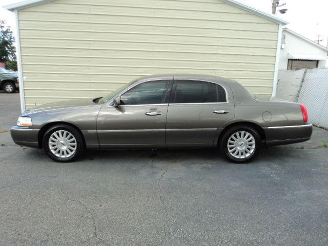 2003 Lincoln Town Car DOWN 4.9 WAC