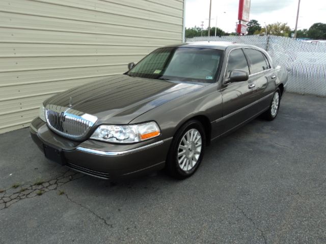 2003 Lincoln Town Car DOWN 4.9 WAC
