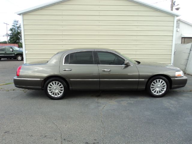 2003 Lincoln Town Car DOWN 4.9 WAC