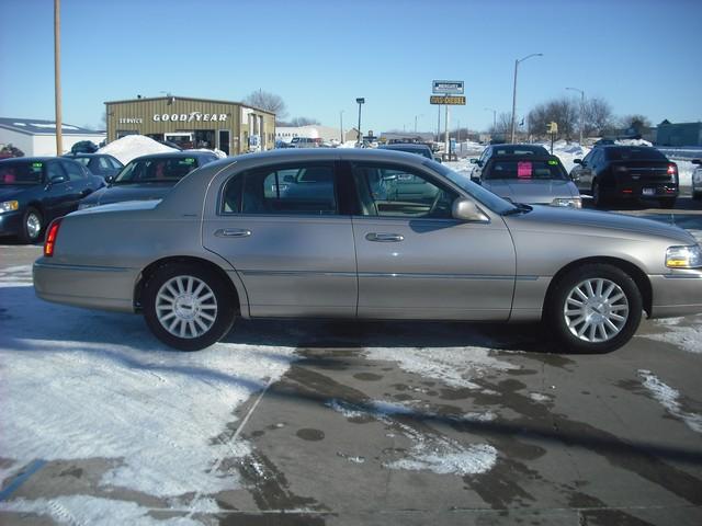2003 Lincoln Town Car DOWN 4.9 WAC