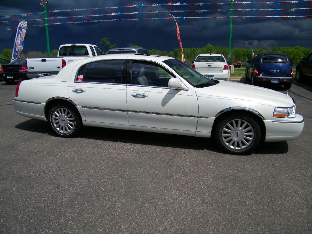 2003 Lincoln Town Car DOWN 4.9 WAC