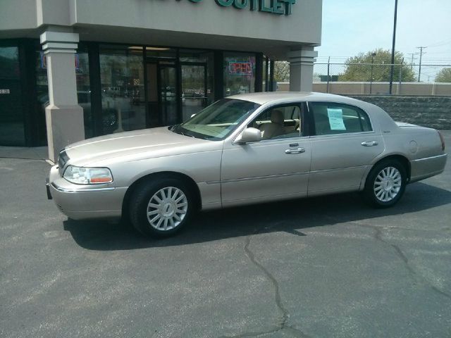 2003 Lincoln Town Car DOWN 4.9 WAC