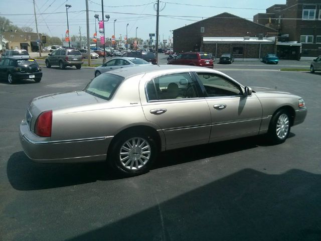 2003 Lincoln Town Car DOWN 4.9 WAC
