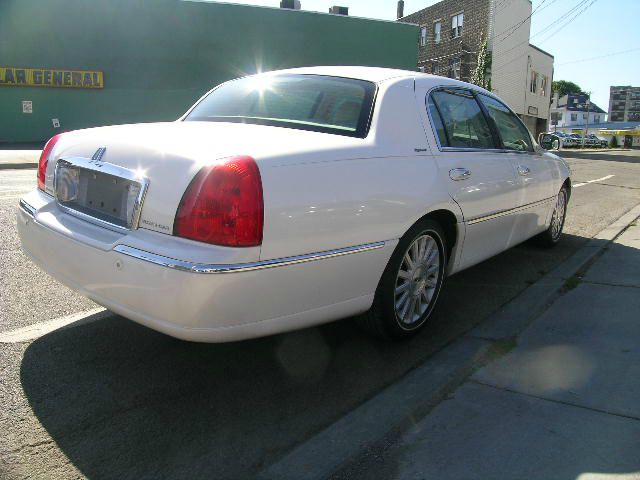 2003 Lincoln Town Car DOWN 4.9 WAC