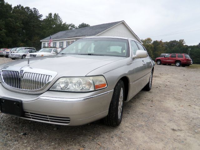 2003 Lincoln Town Car DOWN 4.9 WAC