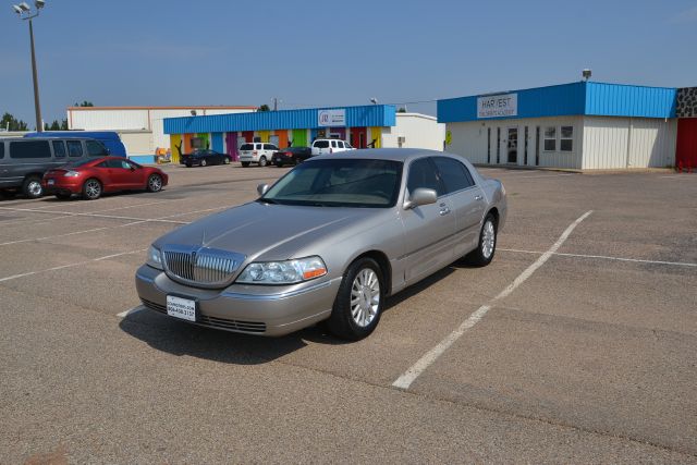 2003 Lincoln Town Car DOWN 4.9 WAC
