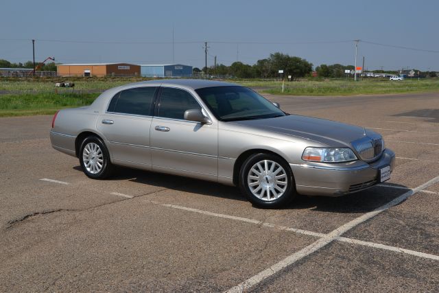 2003 Lincoln Town Car DOWN 4.9 WAC