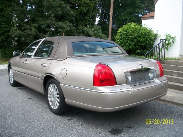 2003 Lincoln Town Car DOWN 4.9 WAC
