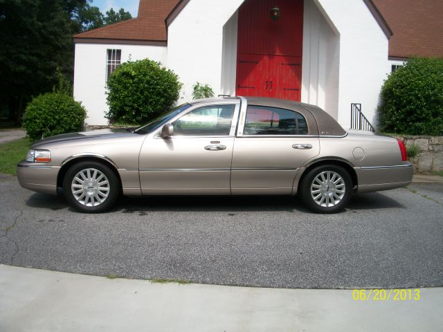 2003 Lincoln Town Car DOWN 4.9 WAC